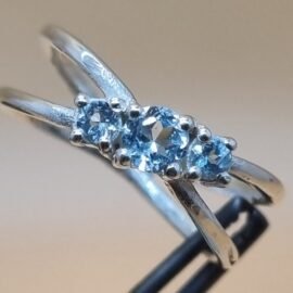 Bague topaze bleue.